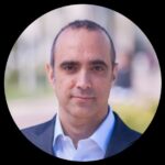 Retrato de Sergio Álvarez en un evento profesional